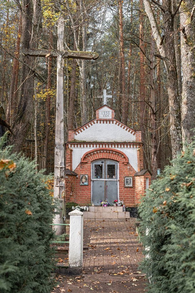 zemaitijoskelias.lt nuotr./Erškėtyno šaltinis ir koplyčia