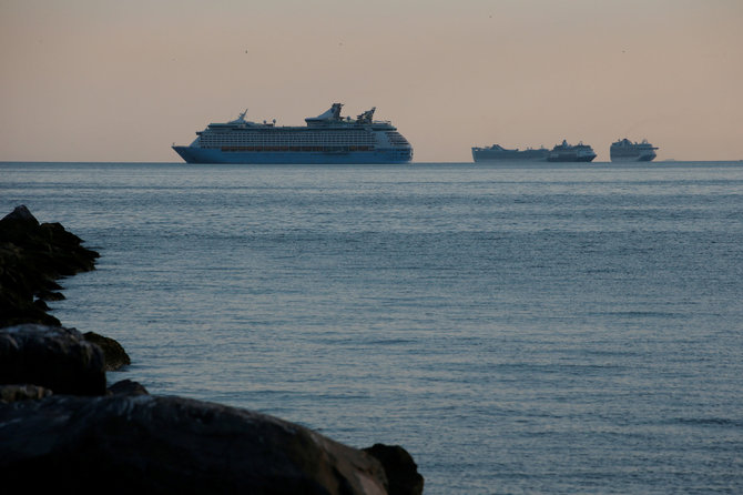 „Reuters“/„Scanpix“ nuotr./Prišvartuoti kruiziniai laivai