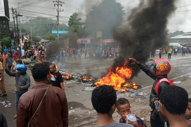 „Reuters“/„Scanpix“ nuotr./Protestai Vakarų Papua