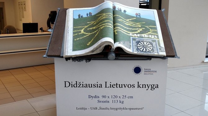 Šiaulių TIC nuotr./Sunkiausia ir didžiausia knyga