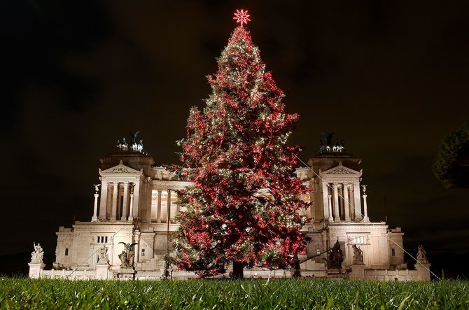 AFP/„Scanpix“ nuotr./Kalėdų eglė Romoje 2019 m.