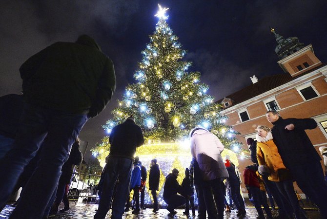 AFP/„Scanpix“ nuotr./Kalėdų eglė Varšuvoje 2019 m.