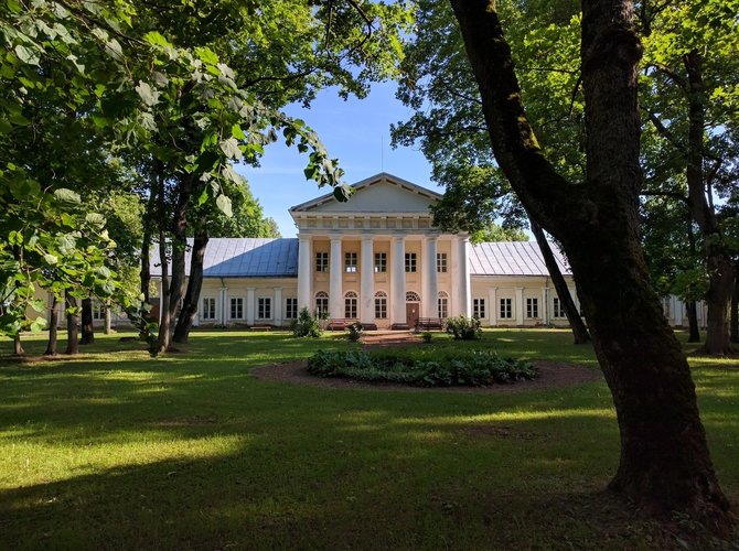 Rokiškio TIC nuotr./Salų dvaro sodyba ir parkas