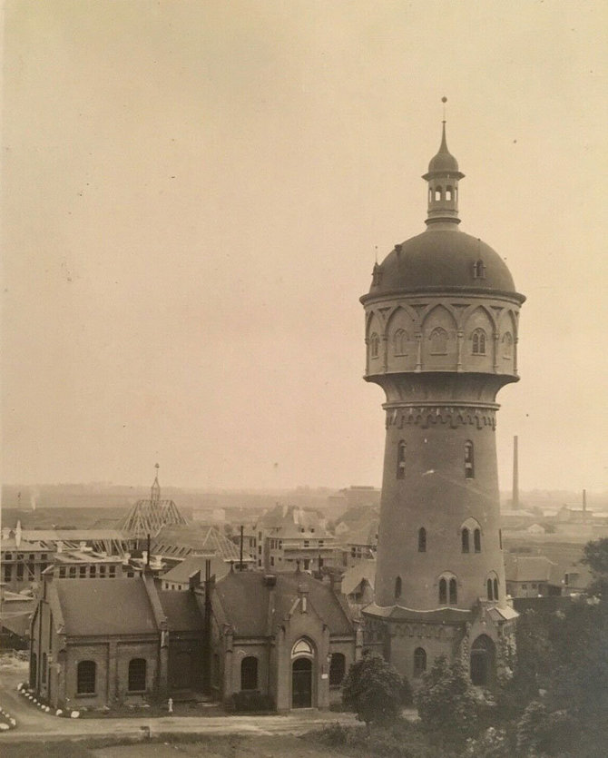VE redakcijos archyvo nuotr./Taip atrodė įstabusis vandens bokštas, stovėjęs šalia išlikusios siurblinės ir susprogdintas per Antrąjį pasaulinį karą