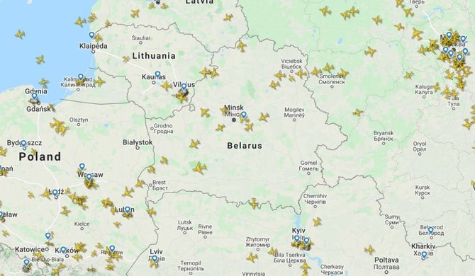 flightradar24.com iliustr./Skrydžiai virš Baltarusijos pirmadienio rytą