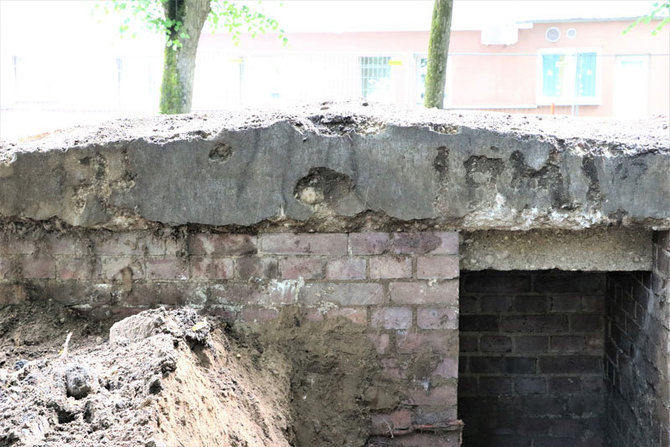 D.Nikitenkos nuotr./Ant bunkeriuko stogo atbrailos kairėje pusėje iškalta svastika, o dešinėje data - 1941