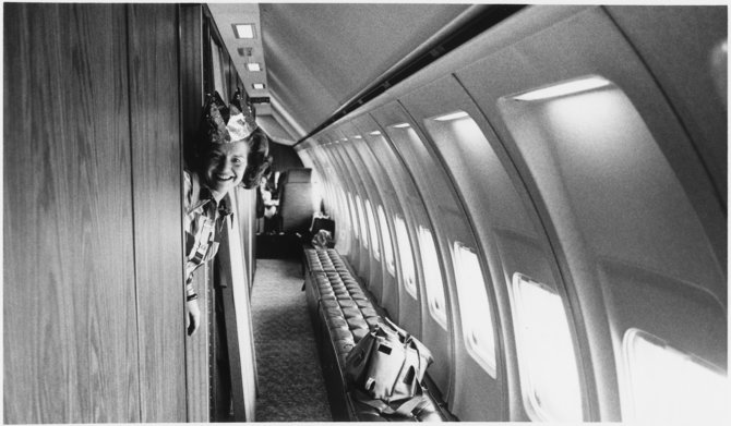 Gerald R. Ford Presidential Library and Museum nuotr./1975 m. Pirmoji ponia Betty Ford ir lėktuvo salono vaizdas