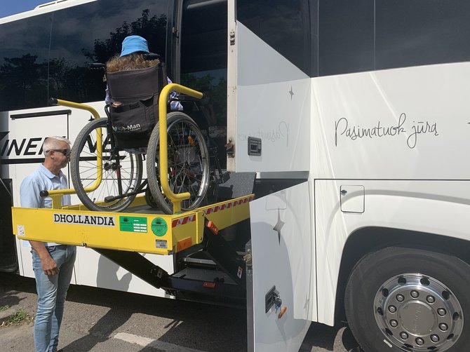 R.Omolo nuotr./Liftas į autobusą Nida-Smiltynė-Nida