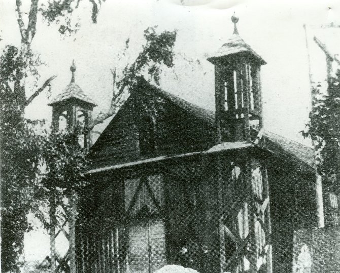Perlojos istorijos muziejaus archyvo nuotr./Senoji maumedžio Perlojos Šv. Baltramiejaus bažnyčia