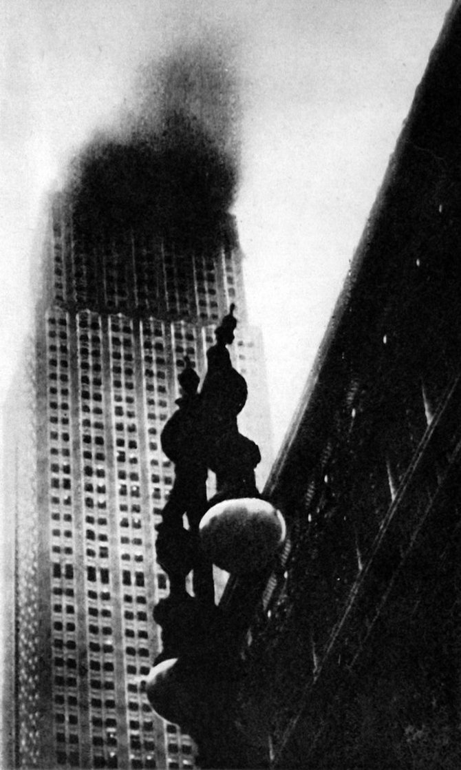 Mary Evans Picture Library 2013/Illustrated London News Ltd/Scanpix nuotr./Degantis Empire State Building. 1945 m. liepos 28 d.