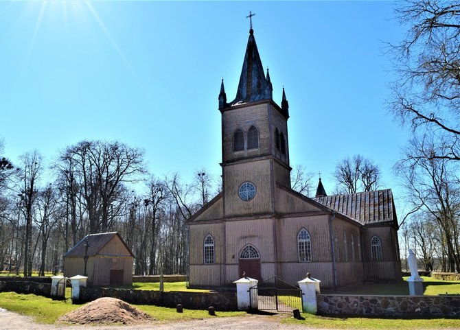 Rokiškio TIC nuotr./Salų Šv. Kryžiaus bažnyčia