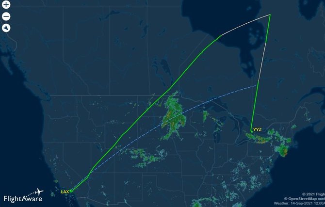 flightaware.com nuotr./Skrendant virš Kanados teko nusukti į Torontą
