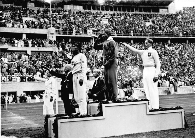 Vokietijos federalinio archyvo nuotr./Jesse Owensas