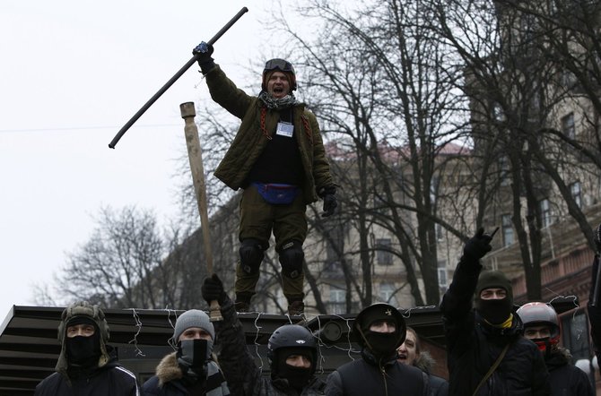 „Reuters“/„Scanpix“ nuotr./Maidano gynybos būriai Kijeve