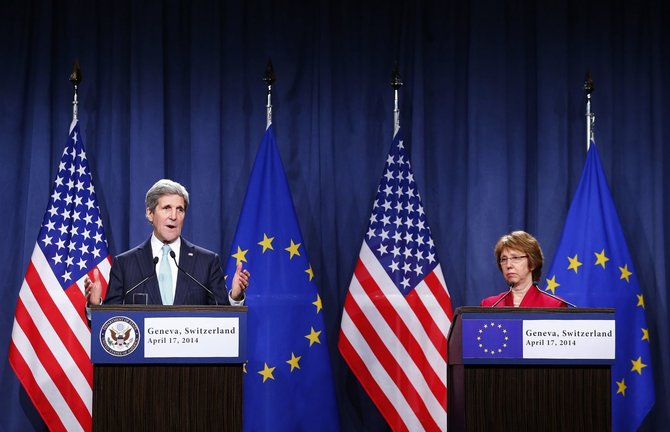 AFP/„Scanpix“ nuotr./Johnas Kerry ir Catherine Ashton