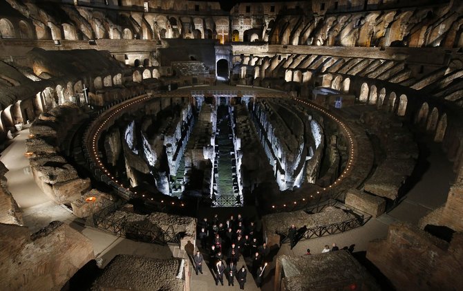 „Reuters“/„Scanpix“ nuotr./Didžiojo penktadienio pamaldos Romoje