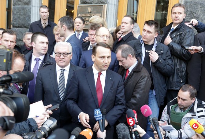 AFP/„Scanpix“ nuotr./Lenkijos užsienio reikalų ministras Radoslawas Sikorkis Kijeve
