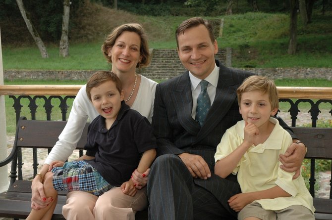 adeksikorski.pl nuotr./Radoslawas Sikorskis su šeima
