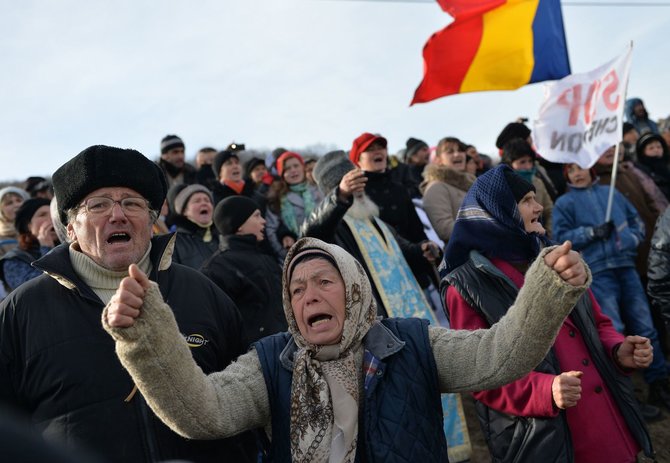AFP/„Scanpix“ nuotr./Protestas prieš skalūnų dujas Rumunijoje