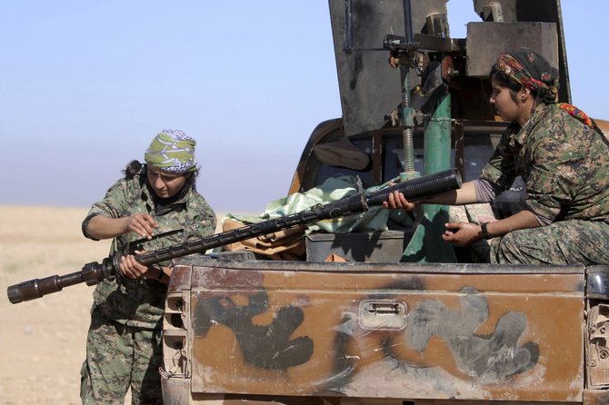 „Reuters“/„Scanpix“ nuotr./Kurdės, pasirengusios kovai su „Islamo valstybe“