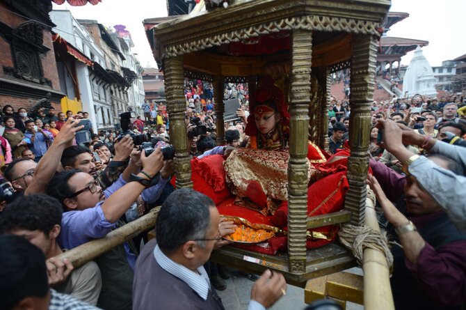 AFP/„Scanpix“ nuotr./Katmandu „gyvoji deivė“