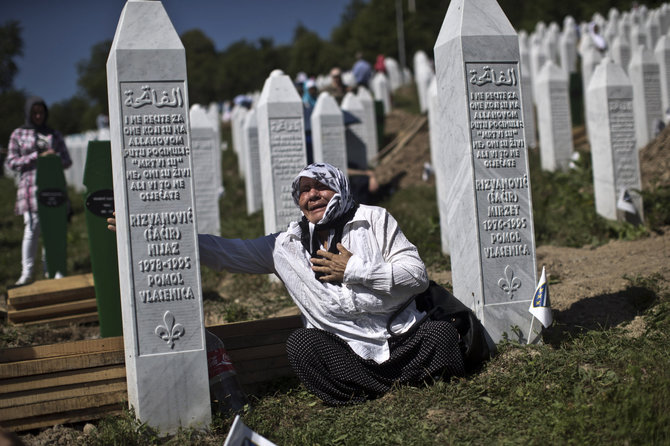 „Scanpix“/AP nuotr./Srebrenicos žudynių aukų kapai