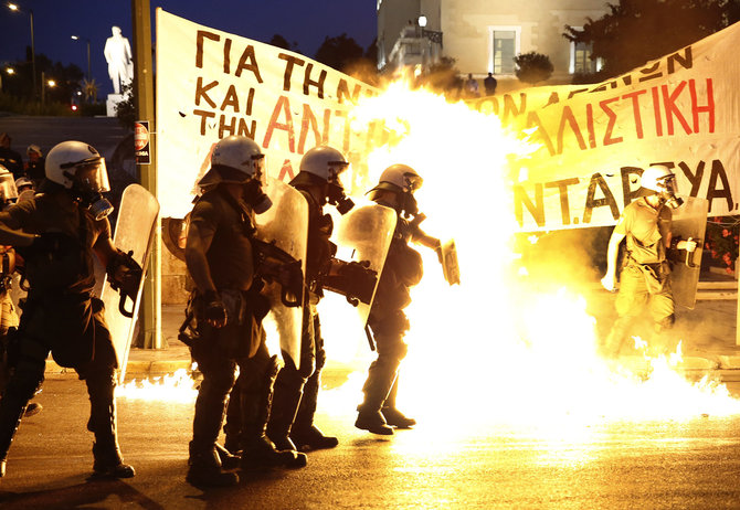 „Reuters“/„Scanpix“ nuotr./Protestai Atėnuose