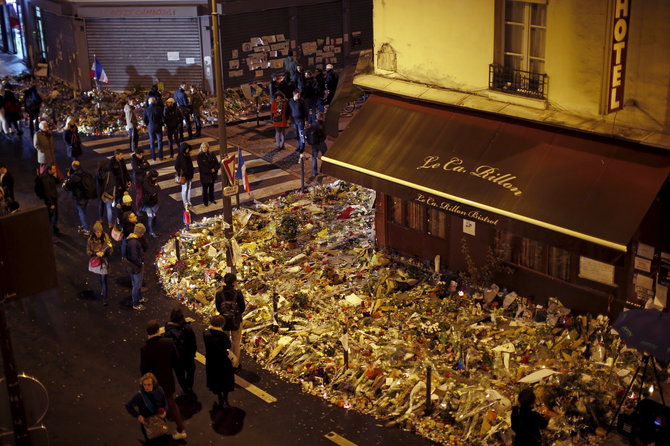 „Reuters“/„Scanpix“ nuotr./Paryžius praėjus savaitei po išpuolių