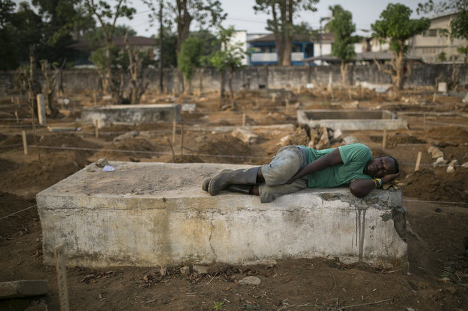 „Reuters“/„Scanpix“ nuotr./Kapinės Siera Leonėje
