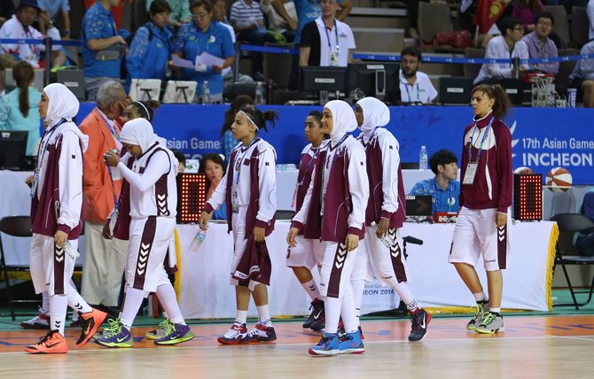 AFP/„Scanpix“ nuotr./Kataro moterų krepšinio komanda palieka aikštelę
