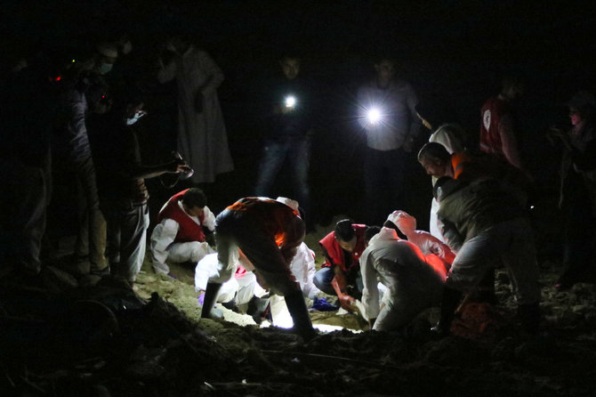 AFP/„Scanpix“ nuotr./Migrantai ir pabėgėliai Viduržemio jūroje