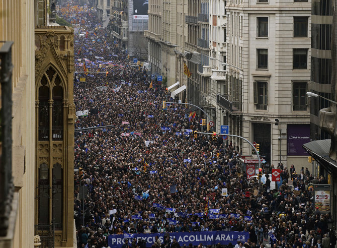 „Reuters“/„Scanpix“ nuotr./Demonstracija už pabėgėlių priėmimą Ispanijoje