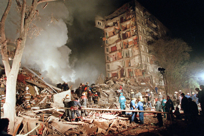 „Scanpix“/AP nuotr./Rusijos daugiabučių sprogdinimas 1999 m.
