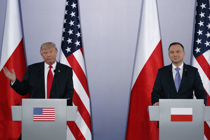 „Scanpix“/AP nuotr./Donaldas Trumpas ir Andrzejus Duda