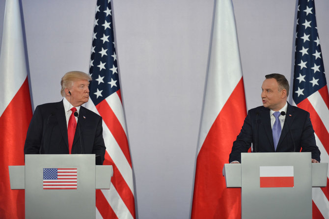 „Scanpix“/„Sipa USA“ nuotr./Donaldas Trumpas ir Andrzejus Duda
