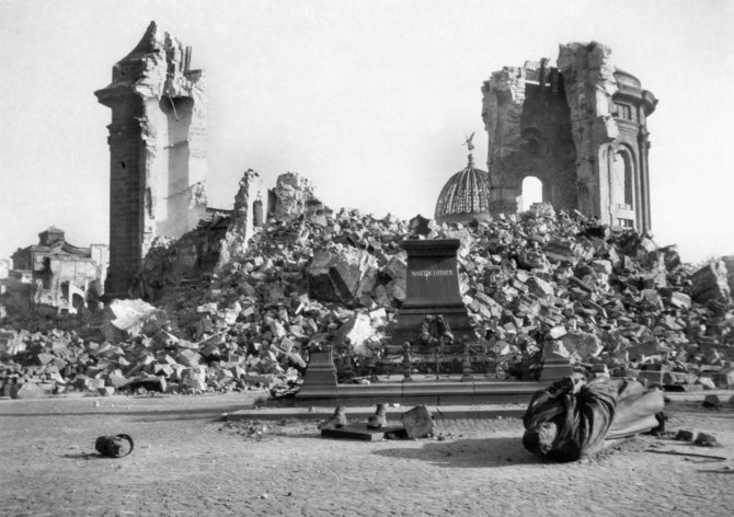 Dresdeno Dievo motinos bažnyčia 1945 m.