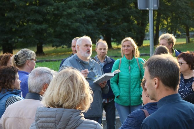 Šiaulių turizmo informacijos centro nuotr./Pagal didžiulio populiarumo sulaukusią Rimanto Kmitos knygą sukurta ekskursija „Pietinio kronikos“ leido iš naujo atrasti pietinę Šiaulių miesto dalį