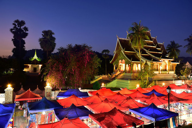 Shutterstock.com nuotr./Luangprabango naktinis turgus