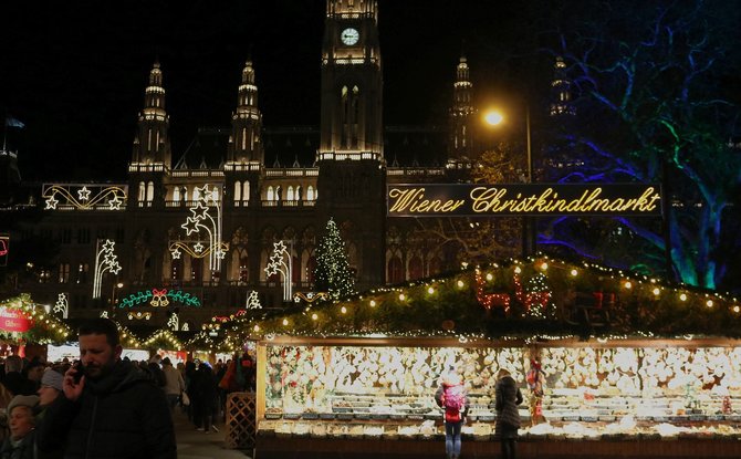 Indrės Bungardaitės nuotr./Kalėdų mugė prie Rathaus