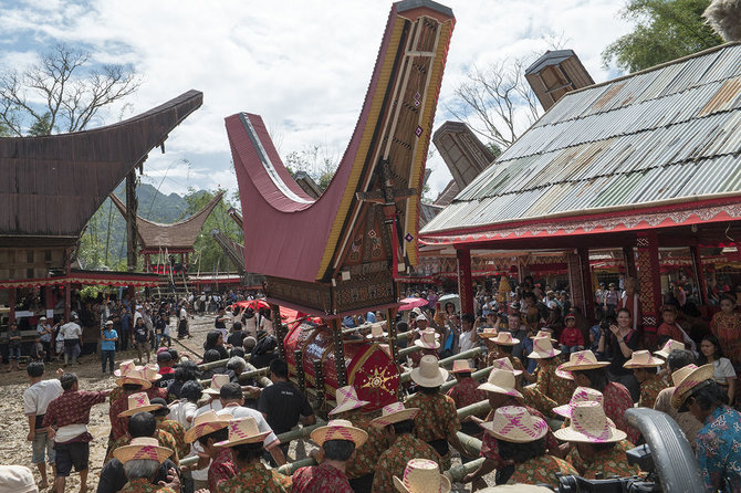 Shutterstock.com nuotr./Laidojimo ceremonija „Rambu Solok“