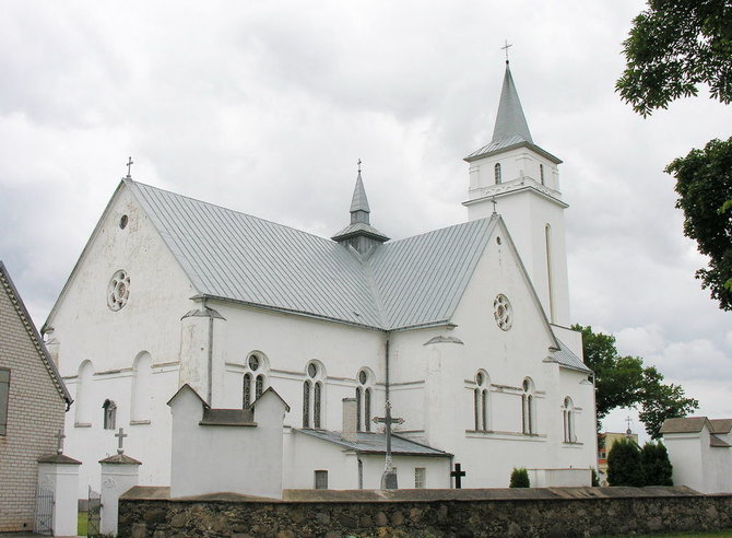 „Wikimedia Commons“ nuotr./Viekšnių Šv. Jono krikštytojo bažnyčia