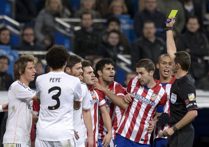 AFP/„Scanpix“ nuotr./Diego Costa gavo geltoną kortelę