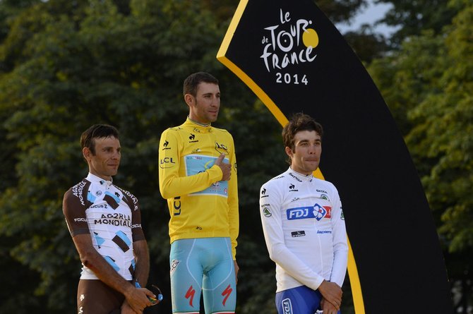 AFP/„Scanpix“ nuotr./2014 m. „Tour de France“ prizininkai (iš kairės): Jean-Christophe Peraud, Vincenzo Nibali, Thibaut Pinot