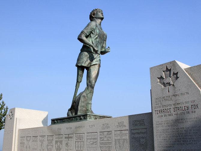 Paminklas Terry Foxui Ontarijo valstijoje