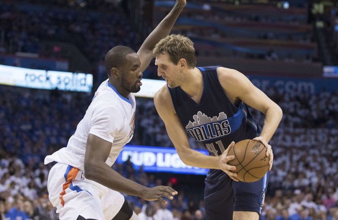 AFP/„Scanpix“ nuotr./Serge'as Ibaka ir Dirkas Nowitzkis