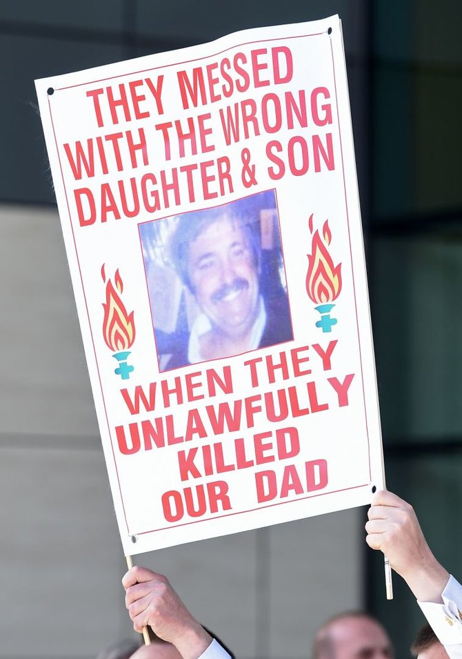 AFP/„Scanpix“ nuotr./„Hillsborough“ tragedijoje žuvusiųjų artimieji reikalauja teisybės