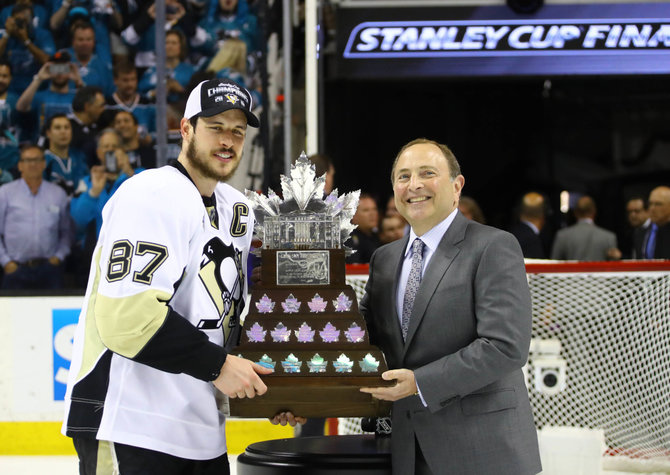 „Reuters“/„Scanpix“ nuotr./Naudingiausias NHL finalo serijos žaidėjas Sydney Crosby