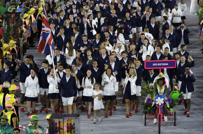 AFP/„Scanpix“ nuotr./Didžiosios Britanijos vėliavą nešė Andy Murray