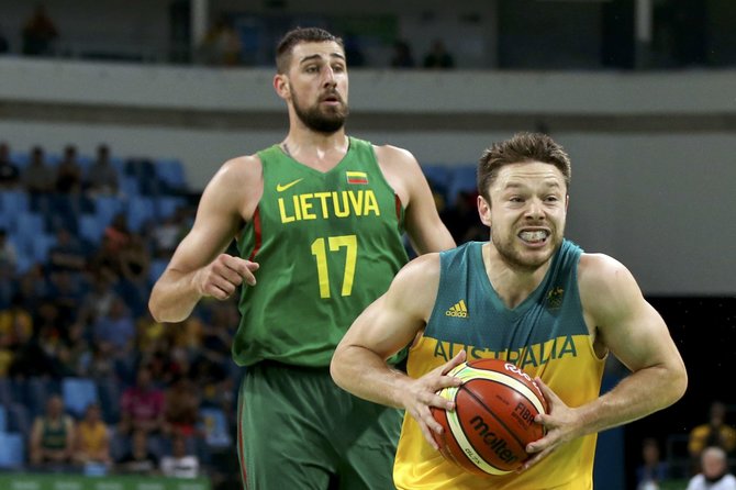 „Reuters“/„Scanpix“ nuotr./Jonas Valančiūnas ir Matthew Dellavedova