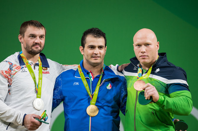 Alfredo Pliadžio nuotr./Aurimas Didžbalis (dešinėje) iškovojo bronzą sunkiosios atletikos varžybose Rio de Žaneire 2016-aisiais.